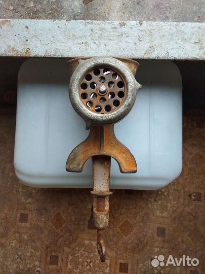 Мясорубка ручная СССР чугунная