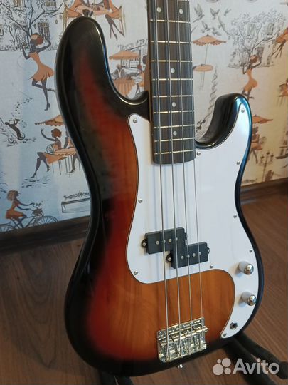 Бас гитара с чехлом