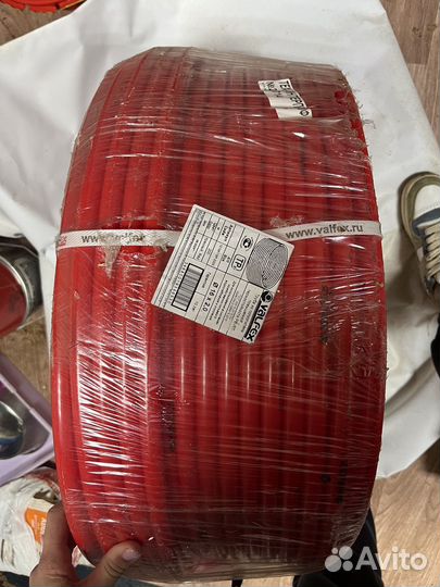 Труба из полиэтилена PE-RT valfex (красный) 200м