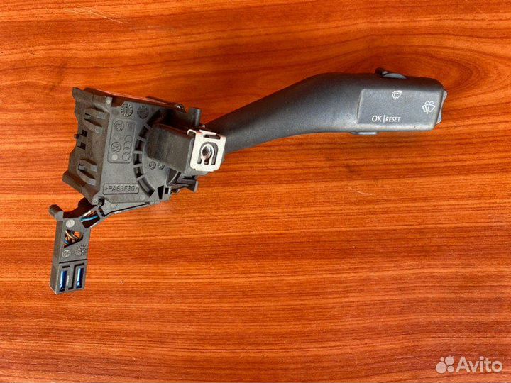 Подрулевой переключатель правый Skoda Octavia