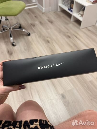 Часы apple watch se 40 mm nike