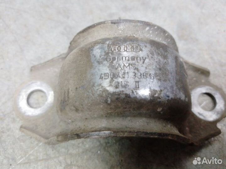 Кронштейн крепления переднего стабилизатора Audi