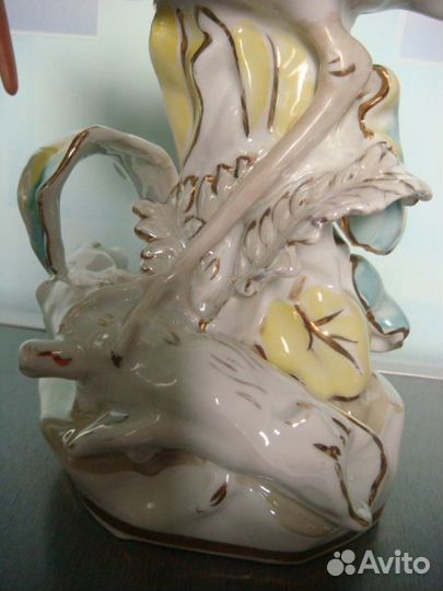 Фарфоровая статуэтка 