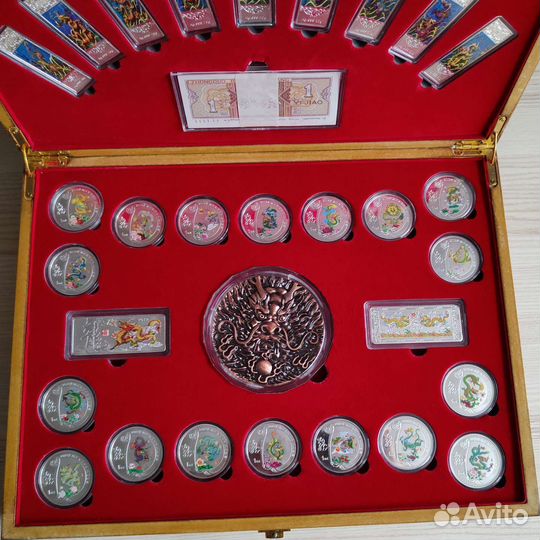 Шикарный набор из 33 медалей Год Дракона 2012 года