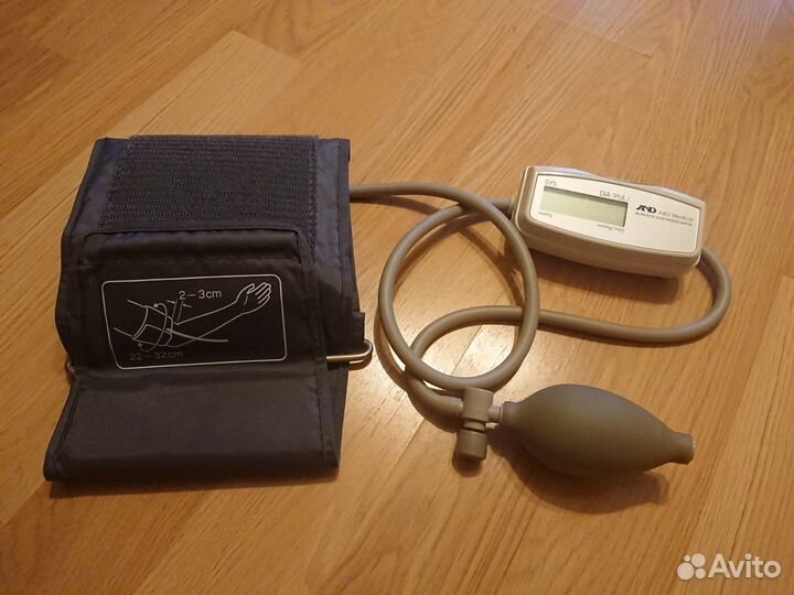 Тонометр полуавтоматический