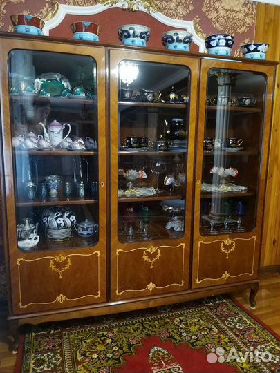 Сервант,витрина,горка Румынский