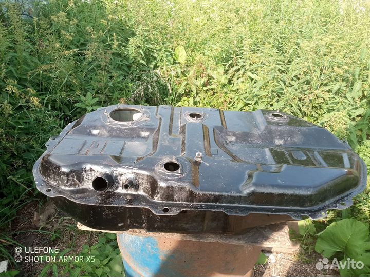 Топливный бак lancer 9