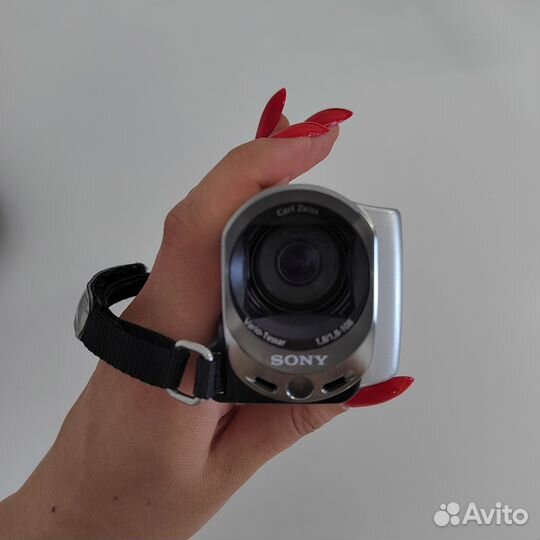 Цифровая видеокамера sony