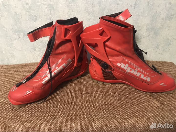 Лыжные ботинки коньковые