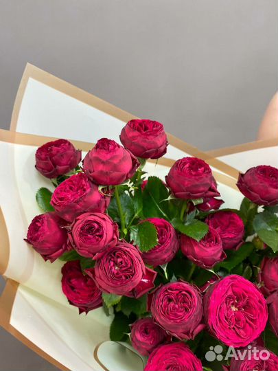 Букет из кустовой пионовидной розы