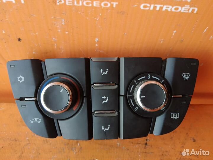 Блок управления печкой Opel Astra J (2010-2016)