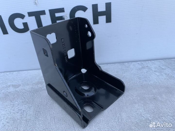 Кронштейн на передней панели Mercedes A2056261400