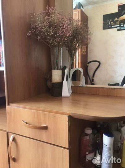 Шкаф книжный с зеркалом стеллаж