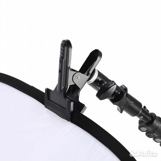 Металлический кронштейн с прищепкой для стойки