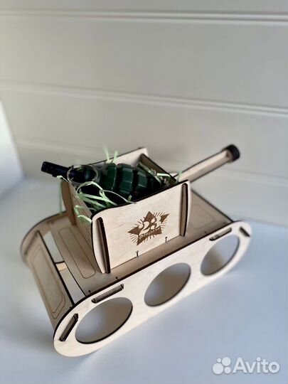 Подарок мужчине на 23 февраля с учебной гранатой