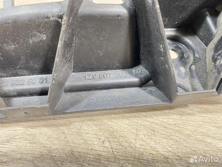 Кронштейн заднего бампера левый Шкода Октавия А5