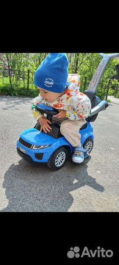 Машинка-каталка с ручкой