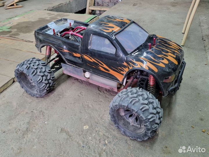 Машина на радиоуправлении с двс