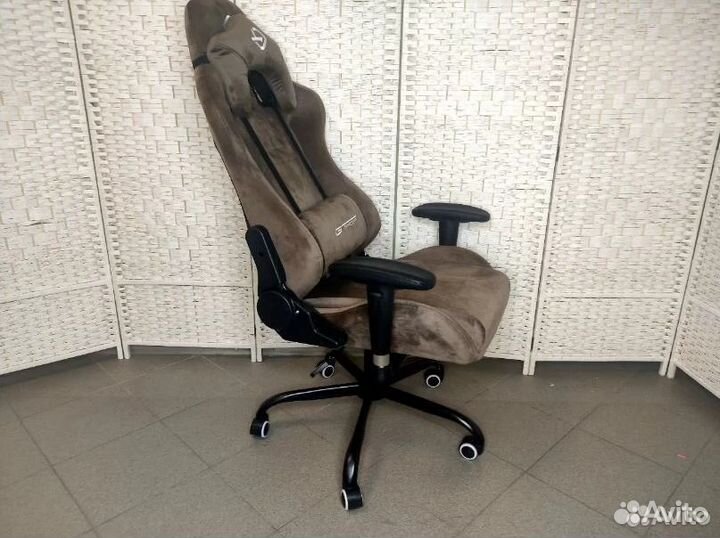 Офисное кресло (геймерское). Кресло для директора