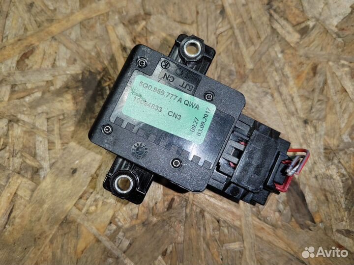 Кнопка регулировки сидения Volkswagen Tiguan 2