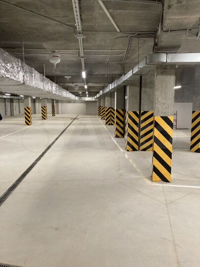 Машиноместо, > 30 м²