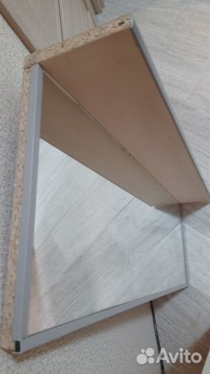 Зеркало с полкой