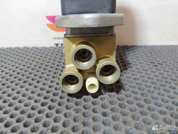 81523156171 Кран ручного тормоза