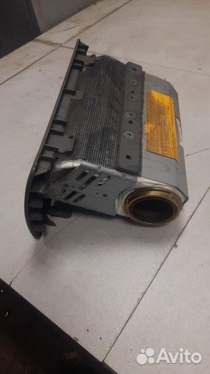 Подушка безопасности пассажира