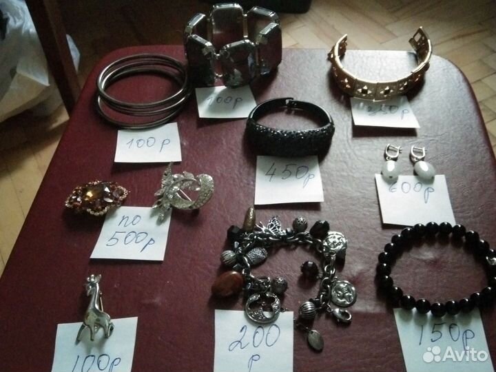 Браслеты и брошь из чешского стекла