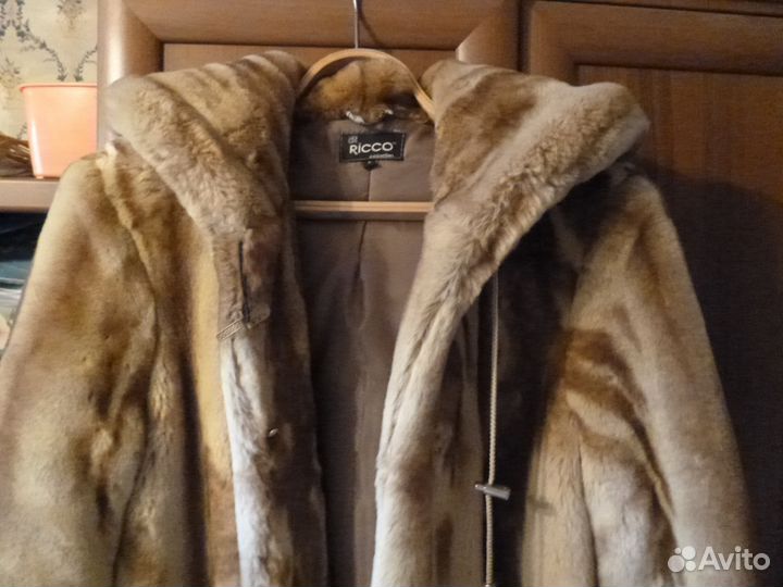Продам шубу (искусственный мех)