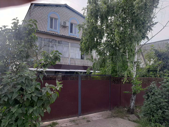 Дом 196,9 м² на участке 7,6 сот.