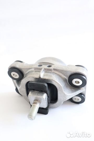 Опора двигателя Land Rover LR051516