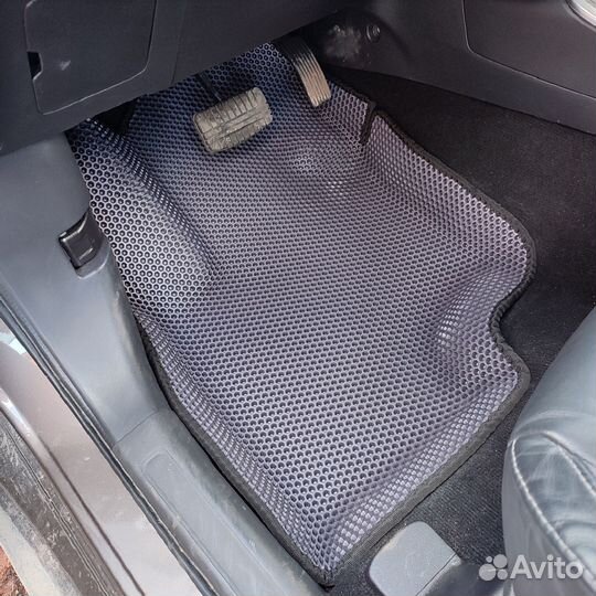 EVA ковриков на Mitsubishi Outlander с бортами