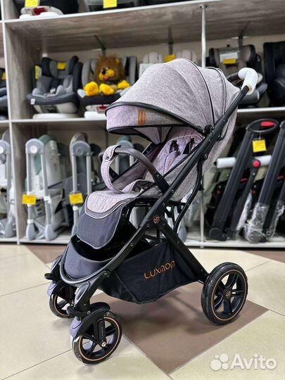 Новая коляска на резиновых колесах