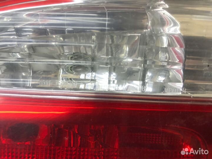 Фонарь в крышку багаж прав Nissan Maxima A33 2000