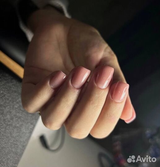 Модель на маникюр
