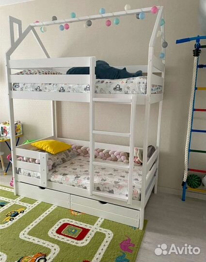 Двухэтажная, двухъярусная кровать
