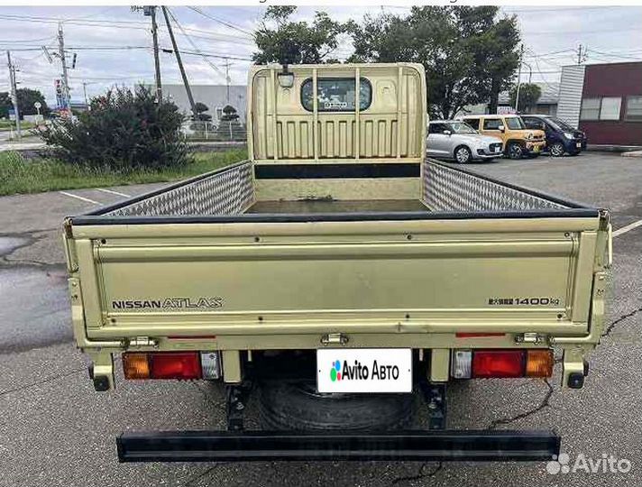 Бортовой грузовик Nissan Atlas, 2017