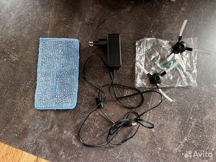 Робот пылесос Redmond rv-r350