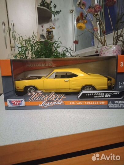 Модель автомобиля 1/24 dodge 1969г бронь
