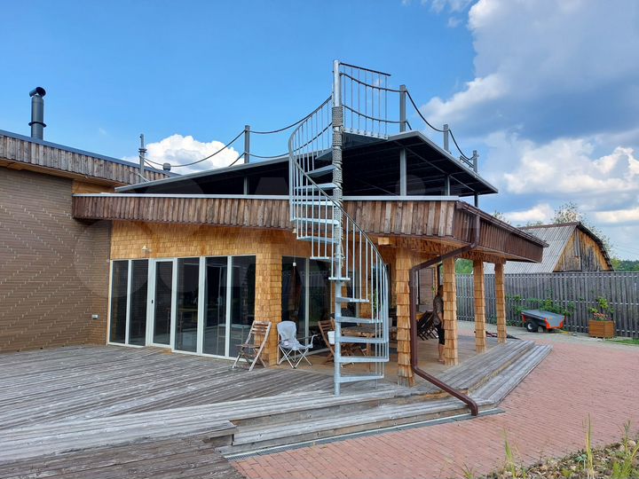 Коттедж 275 м² на участке 12 сот.