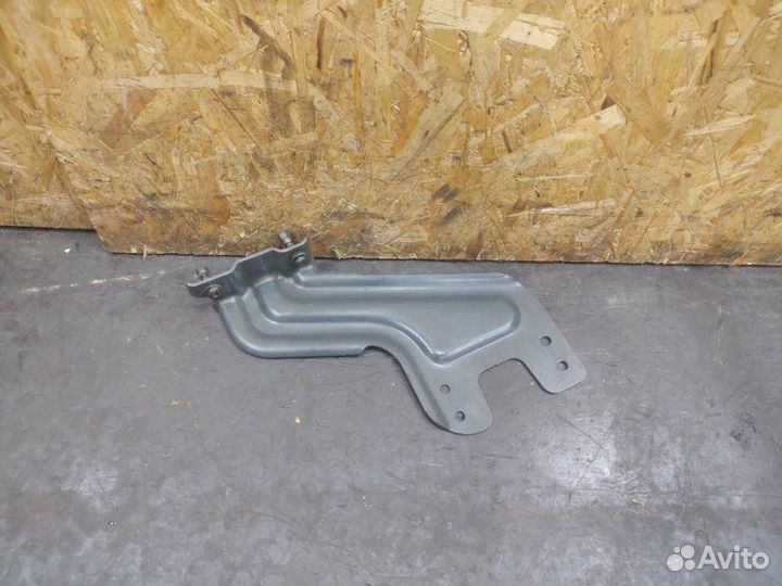 Кронштейн подножки аккумуляторного ящика Scania G