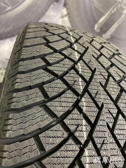 Nokian Tyres Hakkapeliitta R5 SUV 275/45 R21 110T