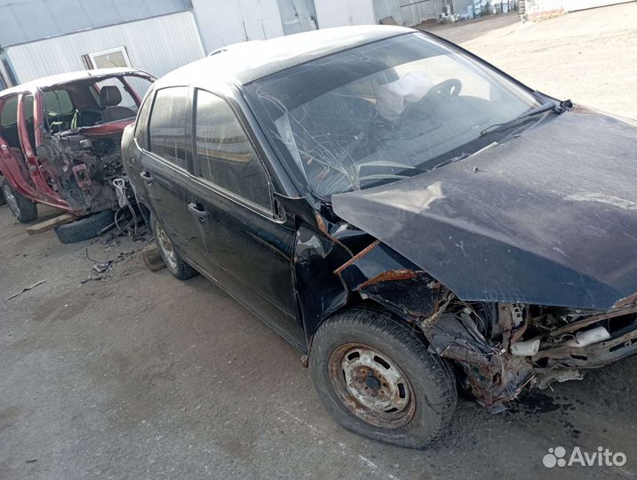 LADA Granta 2012 1.6 МКПП 8клап черный Запчасти