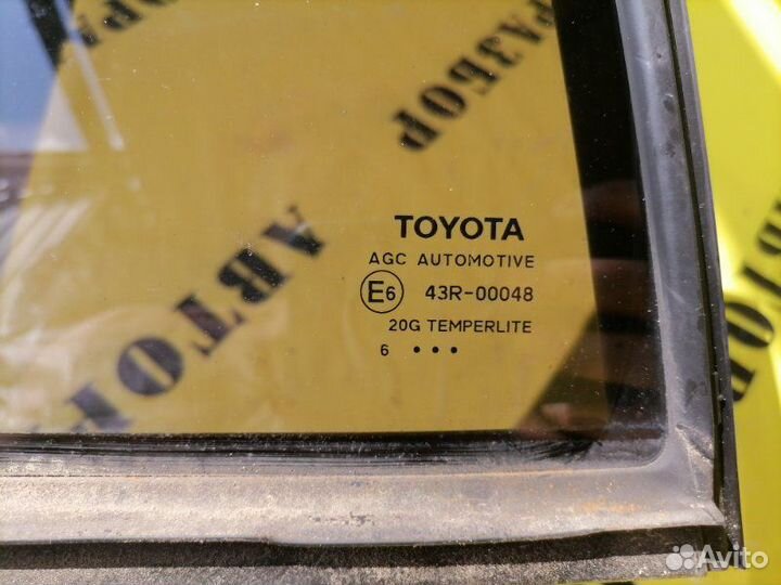 Стекло двери задней левой (форточка) Toyota Rav4
