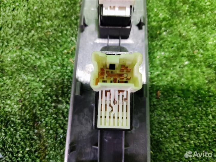 Кнопка стеклоподъемника Subaru Tribeca WX 2008