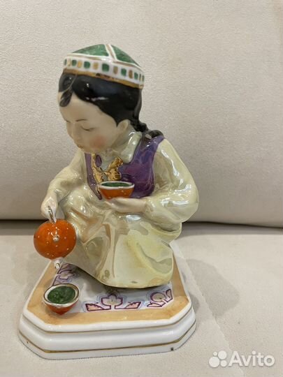 Статуэтка Узбечка с чайником