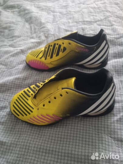Футбольные бутсы adidas 30р
