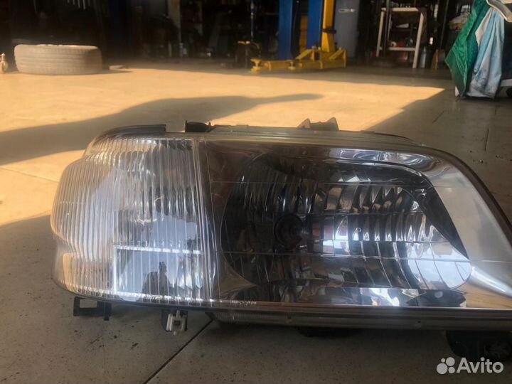 Nissan cube I (Z10) Фары передние