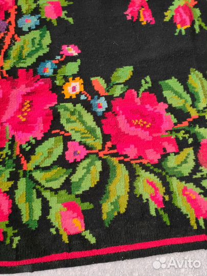 Антикварная скатерть, ковёр